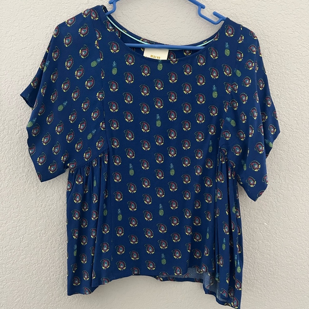 Maeve short sleeve blue top with scoop neckline and gathers. Size XS